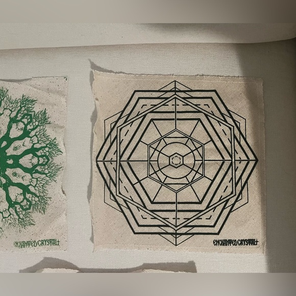 3 Crystal Grid Design Cloths - Picture 4 of 5